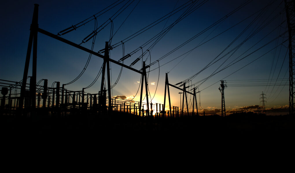 Hochspannungs-Umspannwerk bei Sonnenuntergang – E.ON Aktie 2026