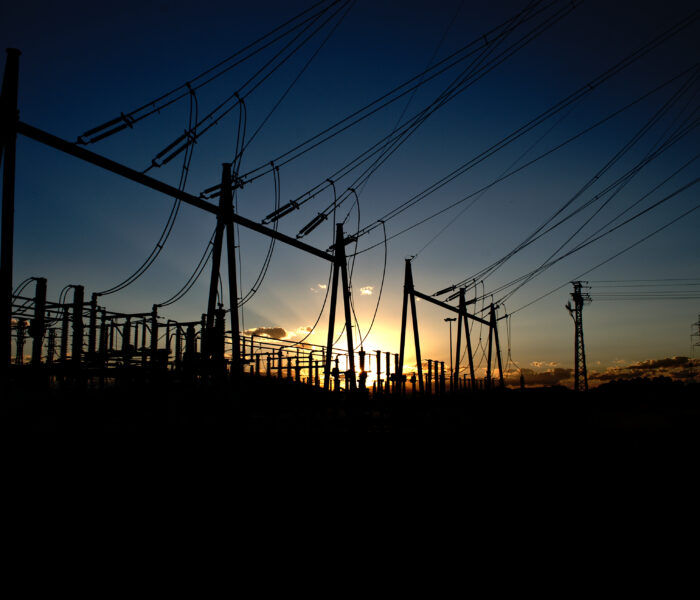 Hochspannungs-Umspannwerk bei Sonnenuntergang – E.ON Aktie 2026