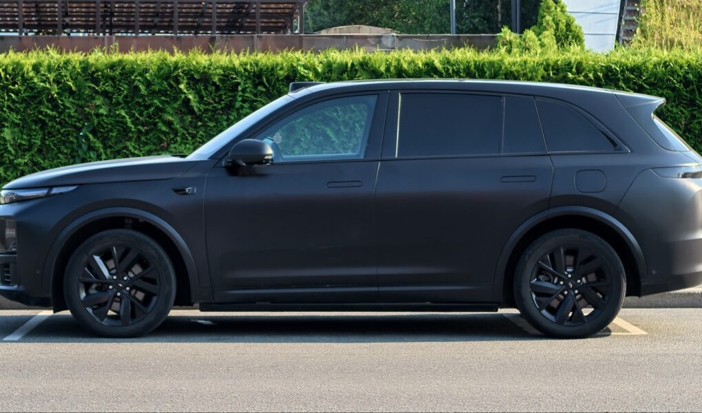 Li Auto L9 electric SUV for Li Auto stock analysis 2026
