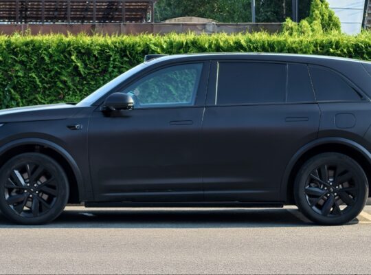 Li Auto L9 electric SUV for Li Auto stock analysis 2026
