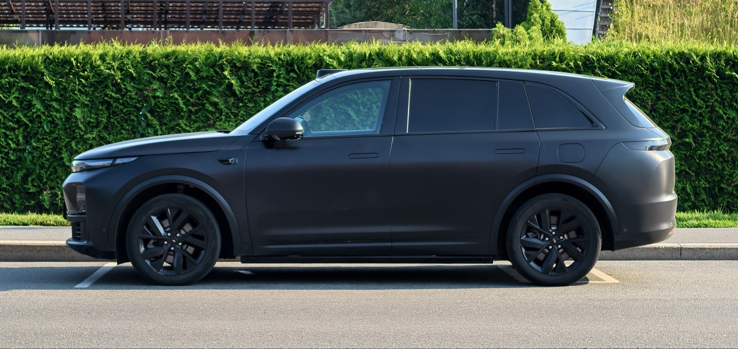 Li Auto L9 electric SUV for Li Auto stock analysis 2026