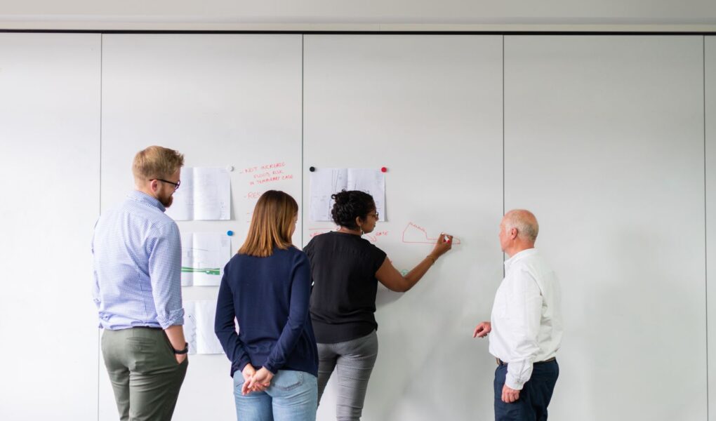 Industrielles Großprojekt als Symbol für Kundenanzahlungen, Working Capital, Auftragseingang und Projektfinanzierung.