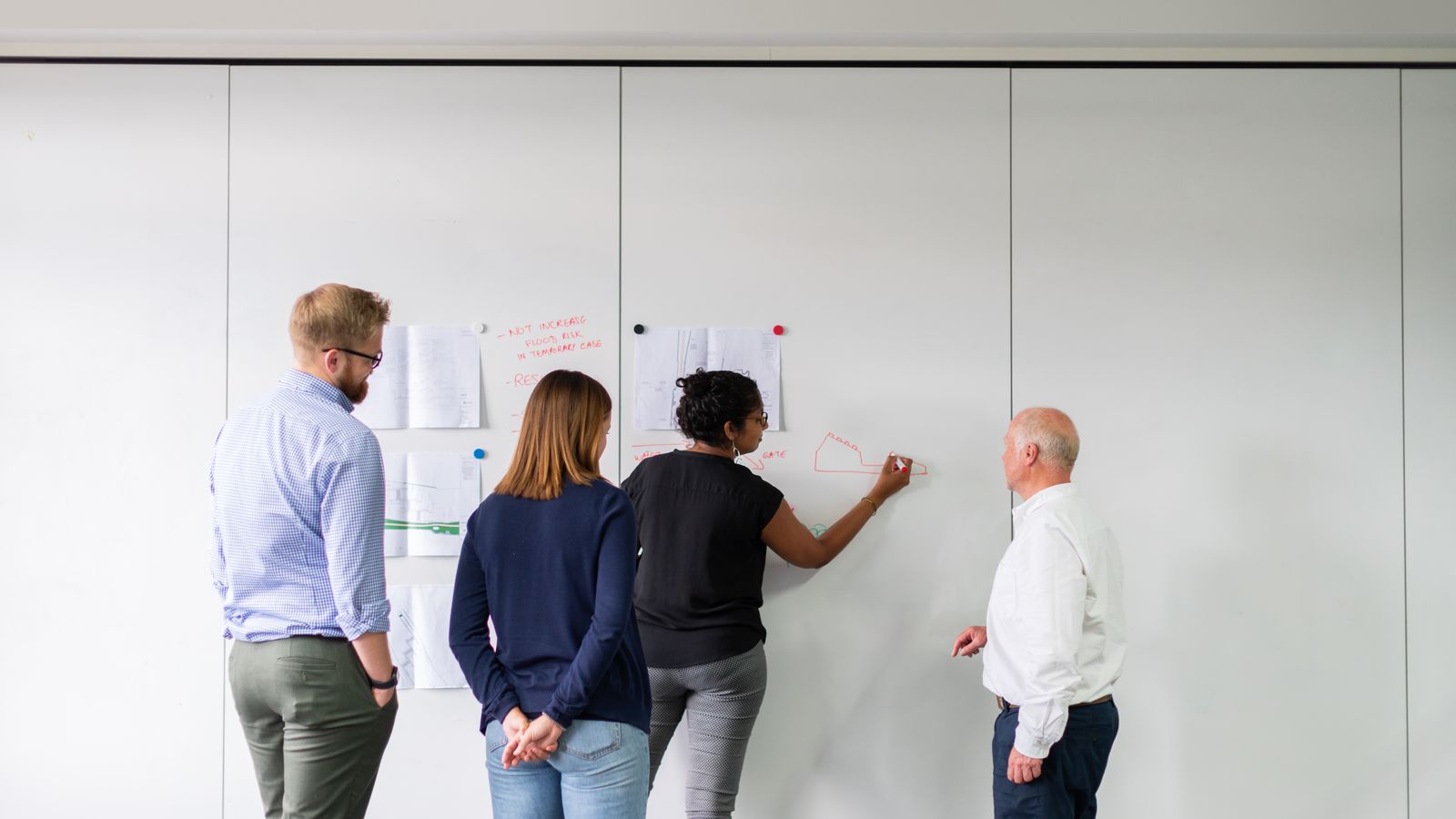 Industrielles Großprojekt als Symbol für Kundenanzahlungen, Working Capital, Auftragseingang und Projektfinanzierung.