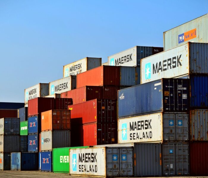Logistik- und Transportinfrastruktur als Symbol für Leasingverbindlichkeiten, IFRS 16 und wirtschaftliche Verschuldung.