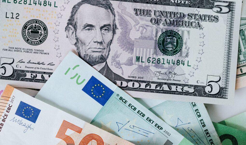 Finanzanalyse mit Dividenden, Aktienrückkäufen und Kapitalallokation als Symbol für Shareholder Yield.